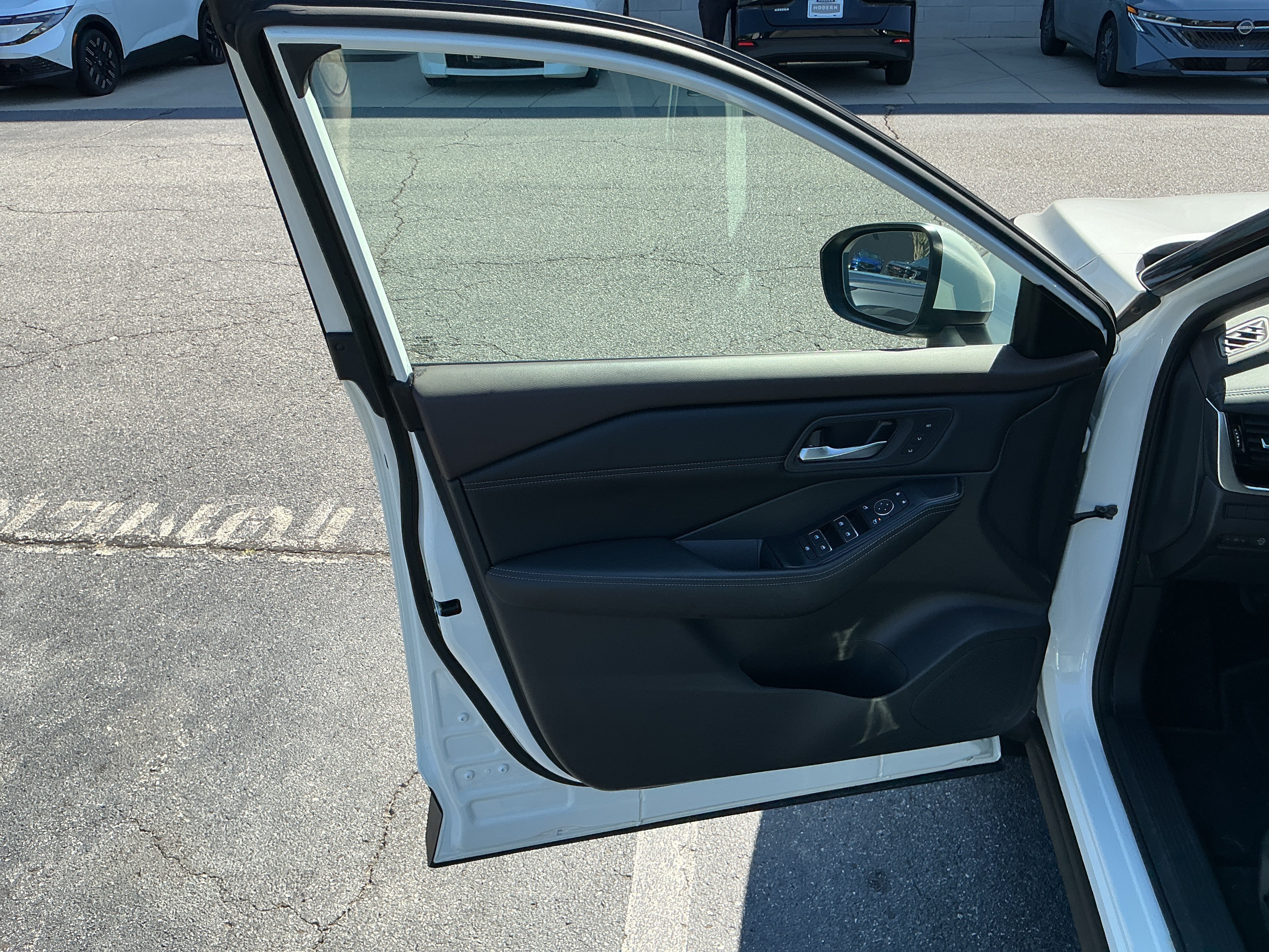 Used 2023 Pearl White Tricoat Nissan SL image 11