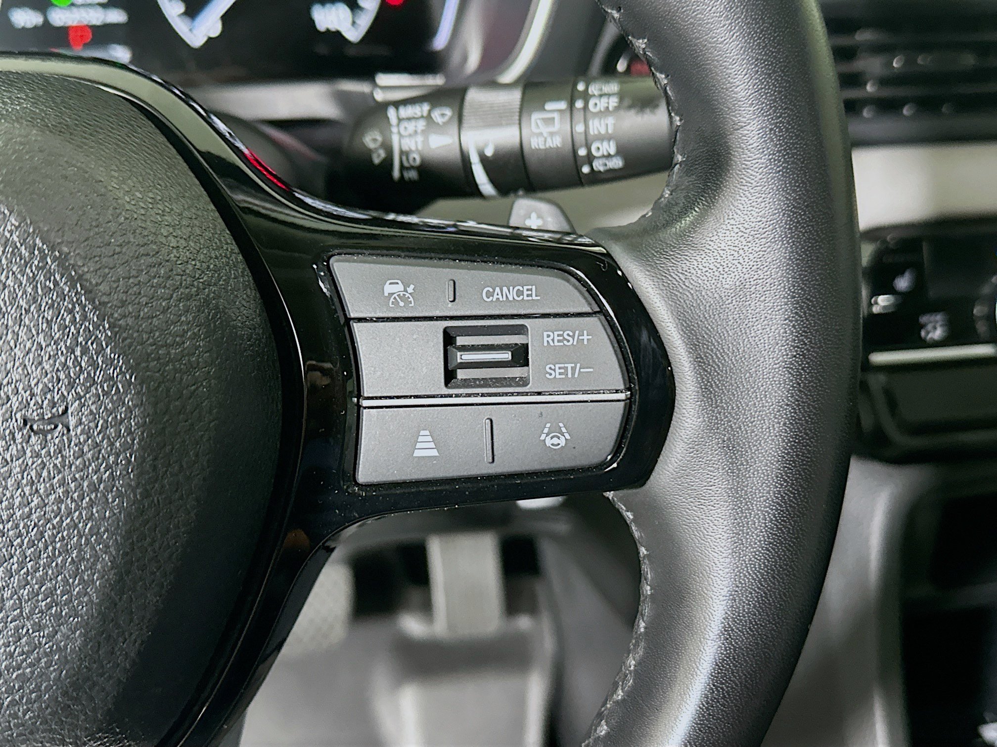 Used 2025 Silver Honda EX-L image 17