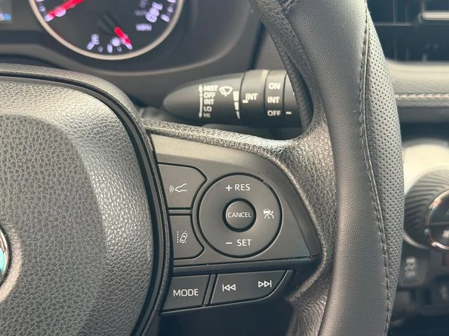 Used 2022  Toyota XLE image 22
