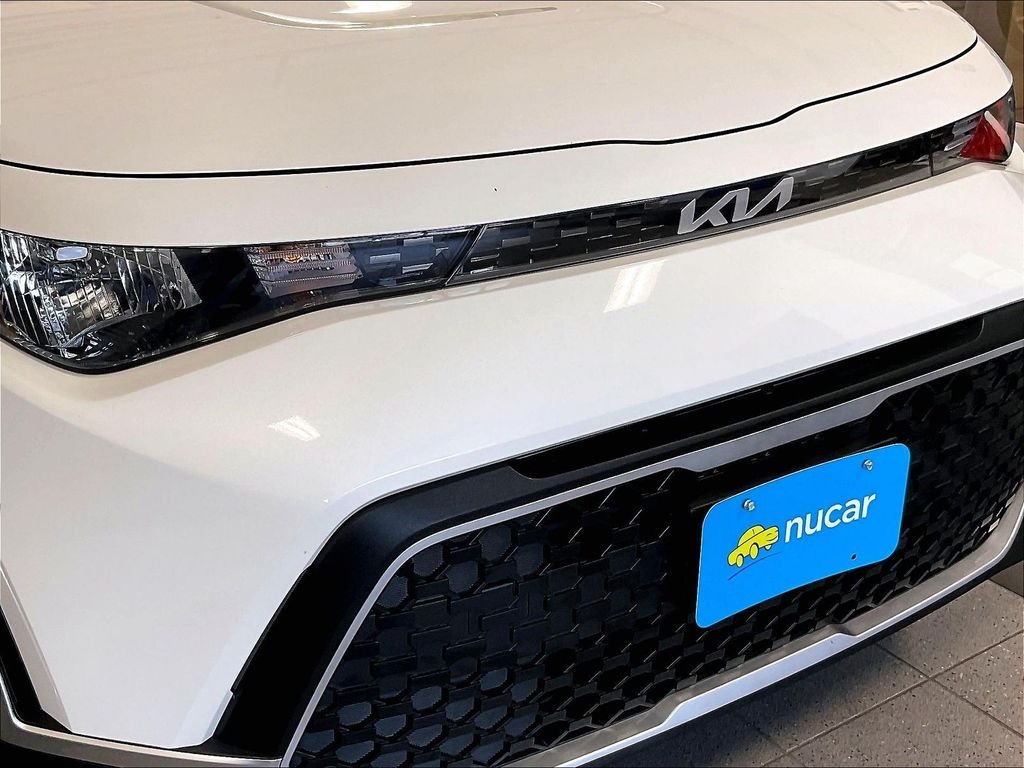 Used 2025 White Kia S image 30