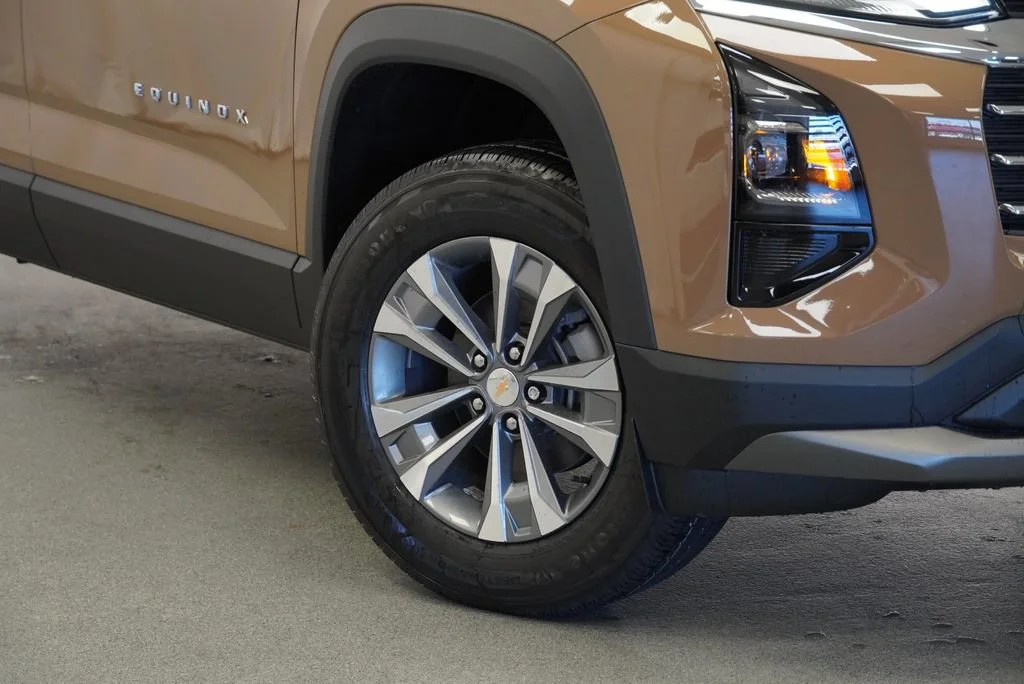 2027 Chevrolet Equinox LT - Photo 10