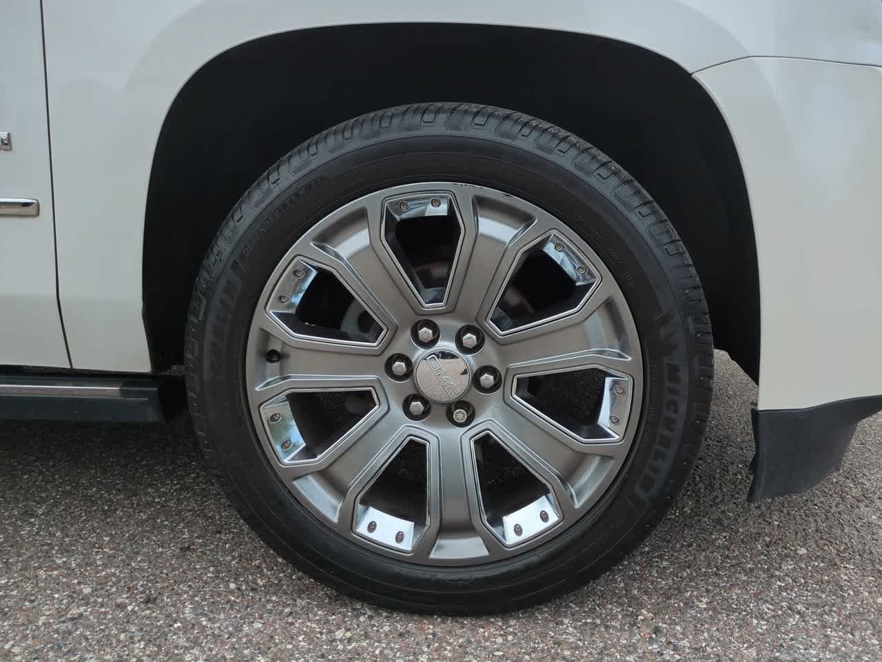 Used 2016 White Frost Tricoat GMC Denali image 11