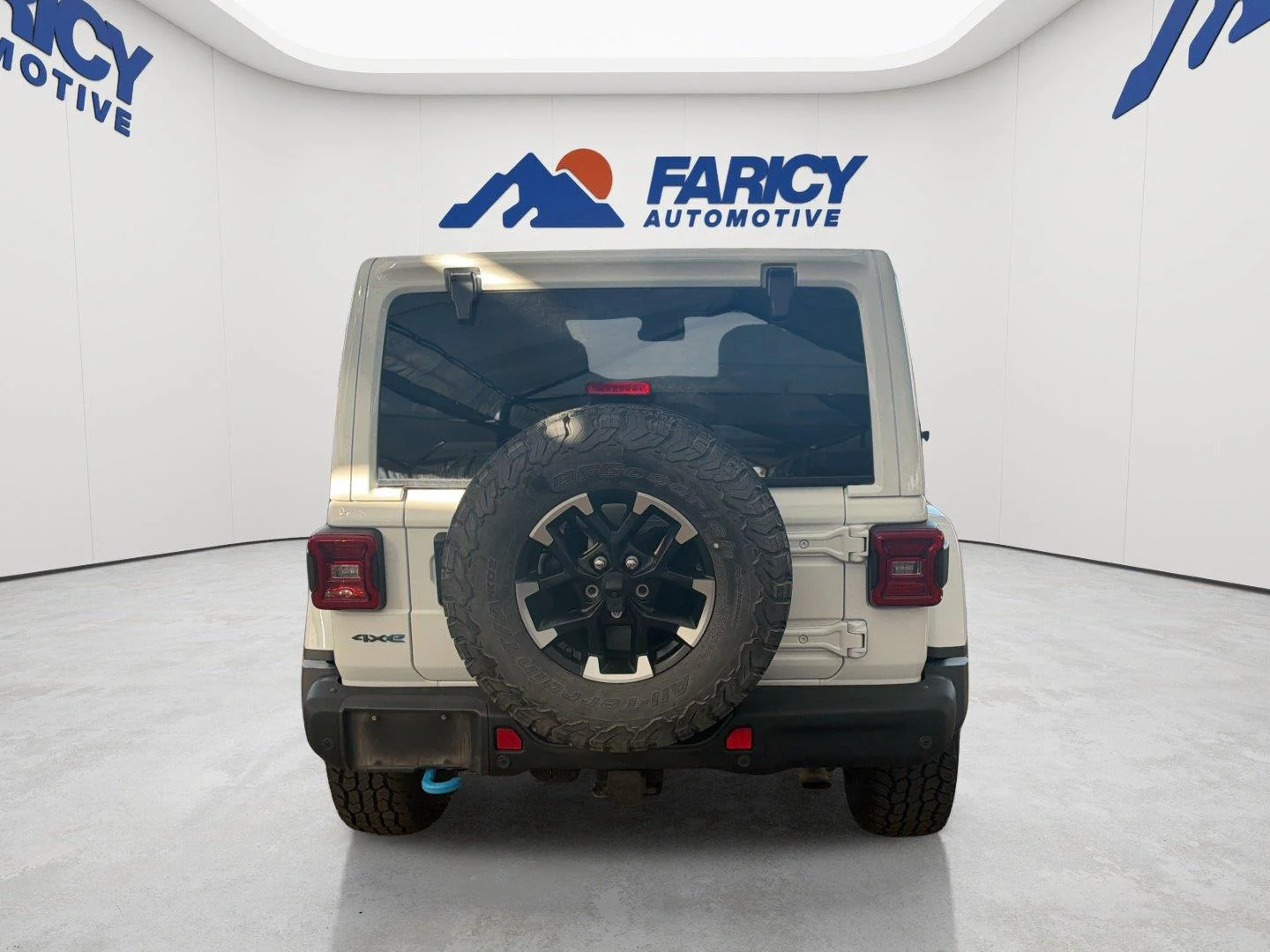 Used 2024 Bright White Clearcoat Jeep Rubicon X image 7