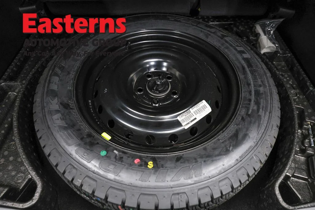 Used 2022 Silver Jeep Trailhawk image 23
