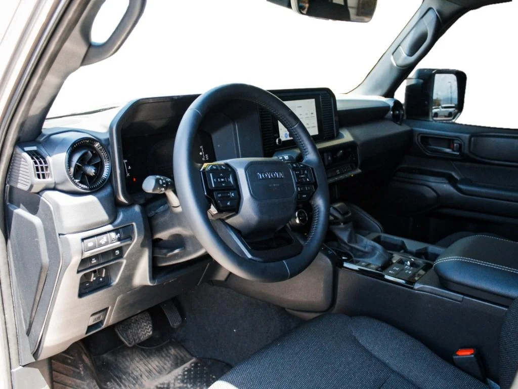 Used 2025  Toyota  image 8