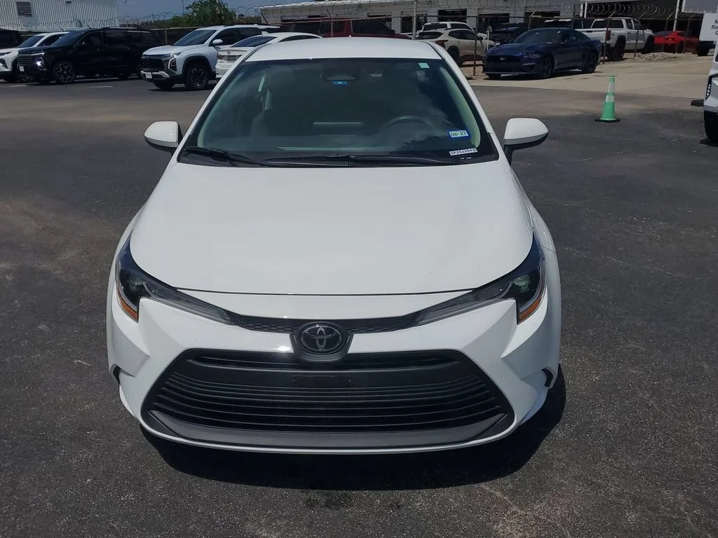 Used 2025 White Toyota LE image 29