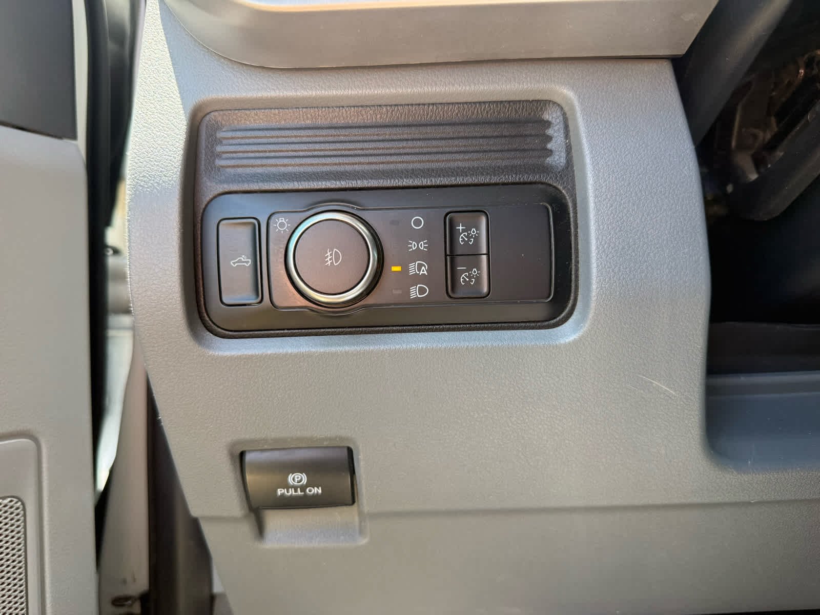 Used 2024 Oxford White Ford XLT image 13