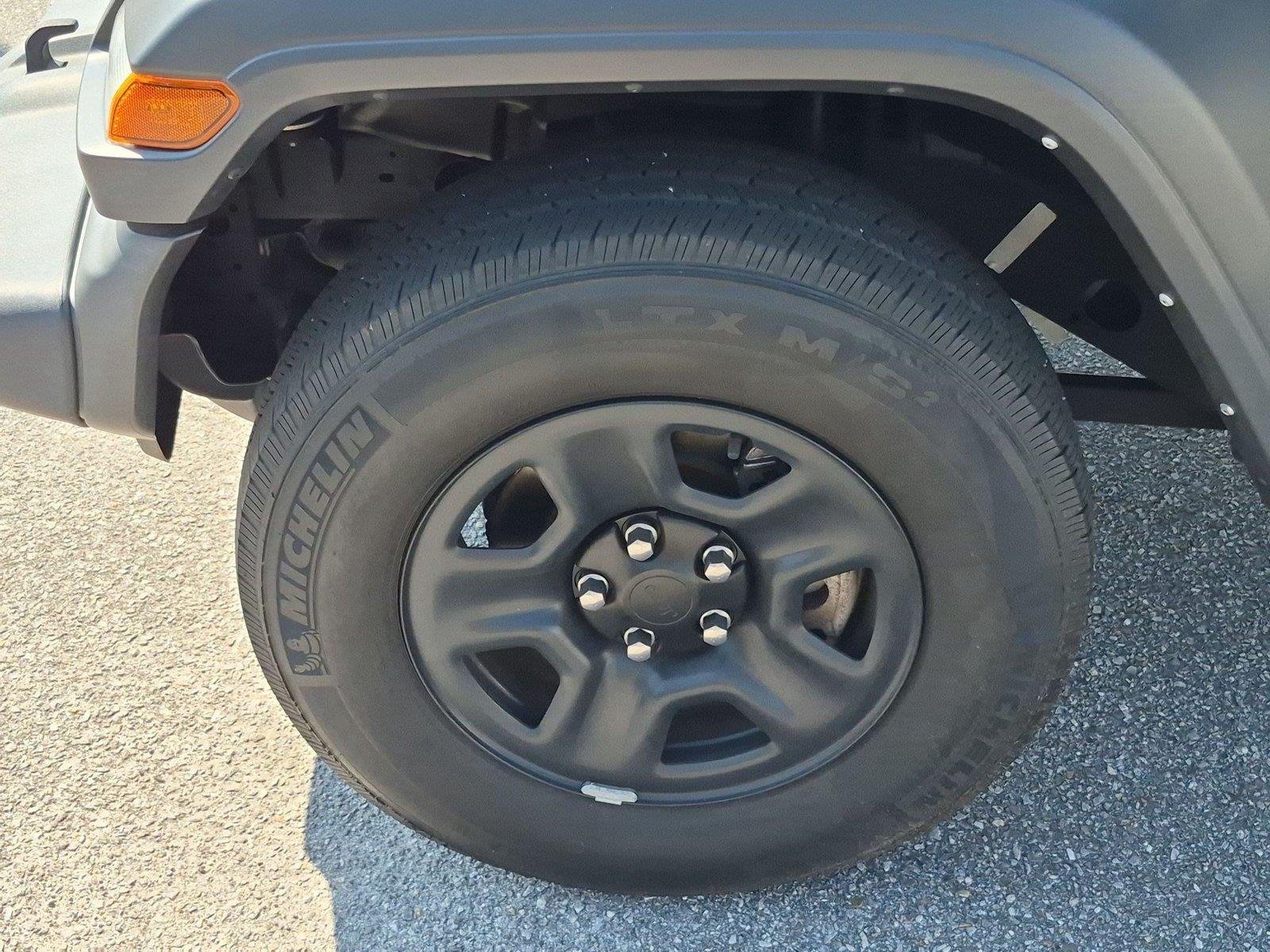 Used 2022 Granite Crystal Metallic Clearcoat Jeep Unlimited Sport image 12