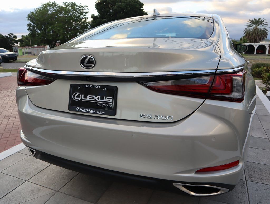 2025 Lexus ES 350 - Photo 20