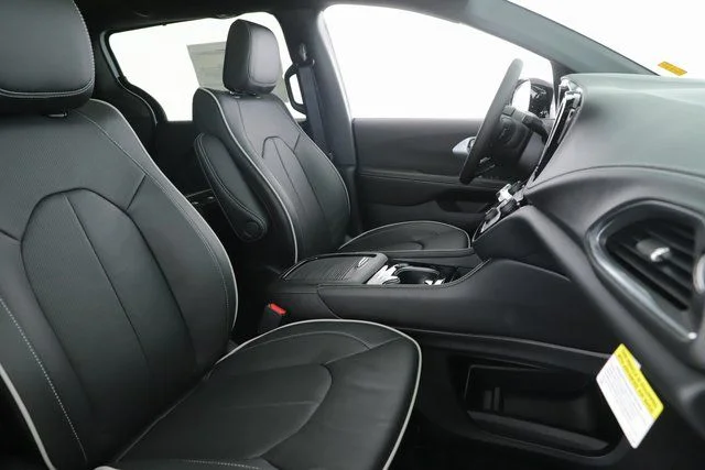 2026 Chrysler Pacifica Limited - Photo 34