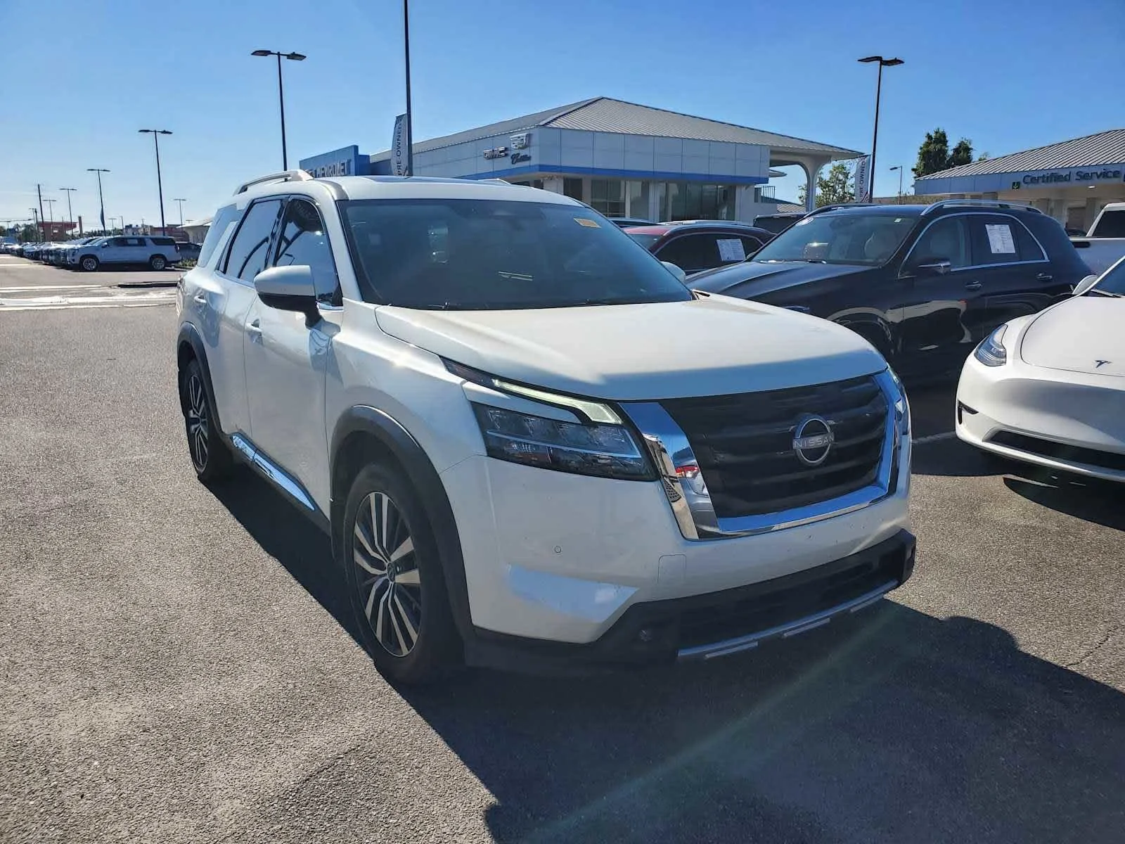 2022 Nissan Pathfinder Platinum 4WD's photo