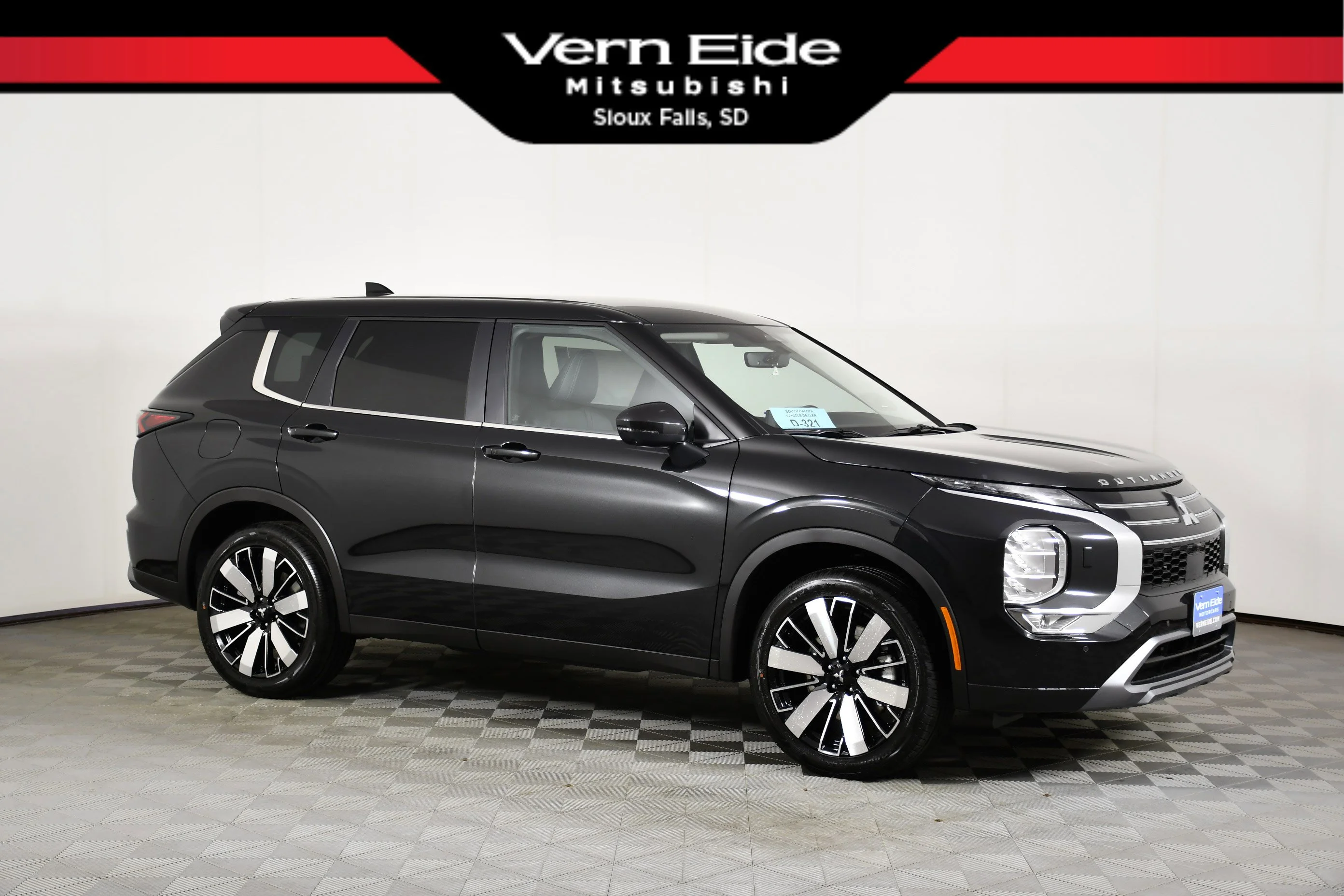 New 2026 Black Diamond Mitsubishi SE image 1