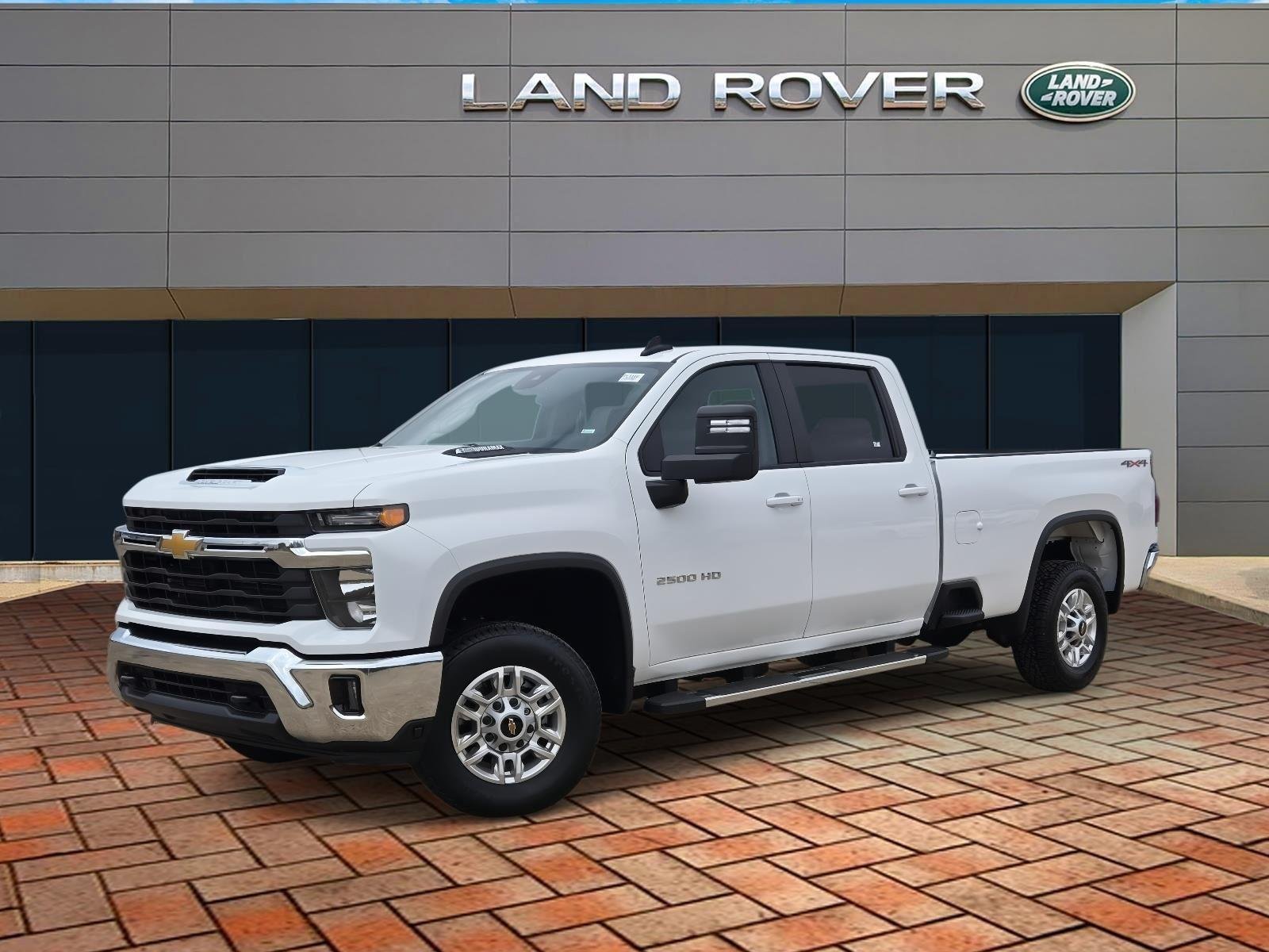 Used 2025 Summit White Chevrolet LT image 1