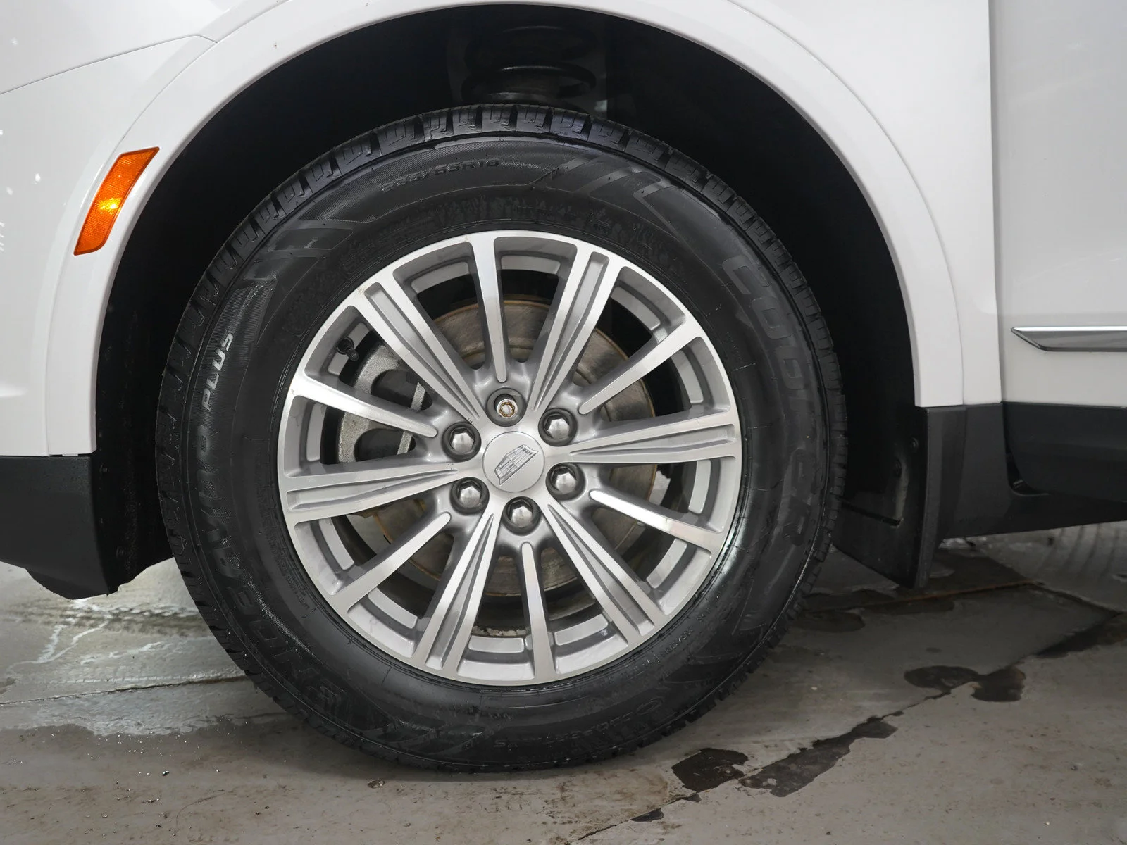 Used 2019 CRYSTAL WHITE TRICOAT Cadillac Luxury AWD image 32