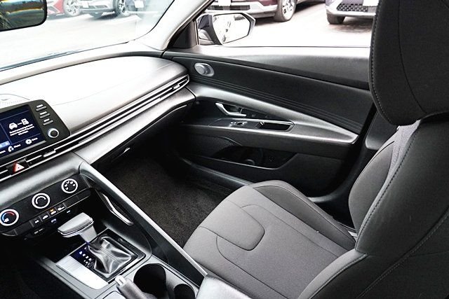 Used 2024 Black Hyundai SE image 18