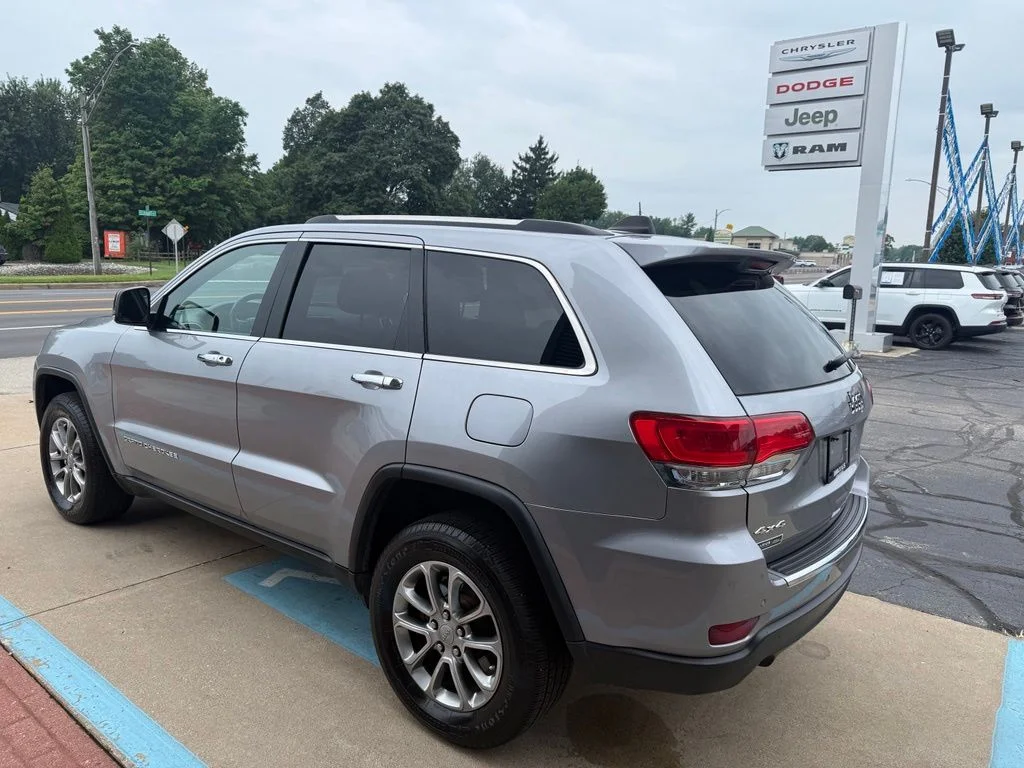 Used 2014 Silver Jeep Limited image 4