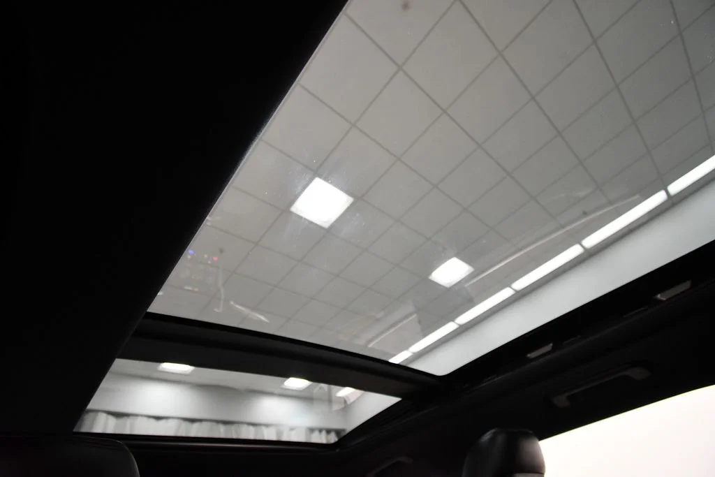 Used 2019 White Lincoln Reserve image 16