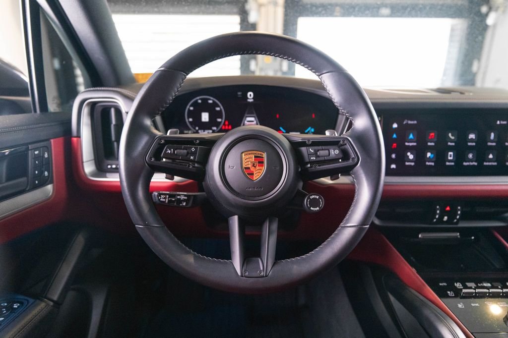 Used 2025  Porsche Base image 30