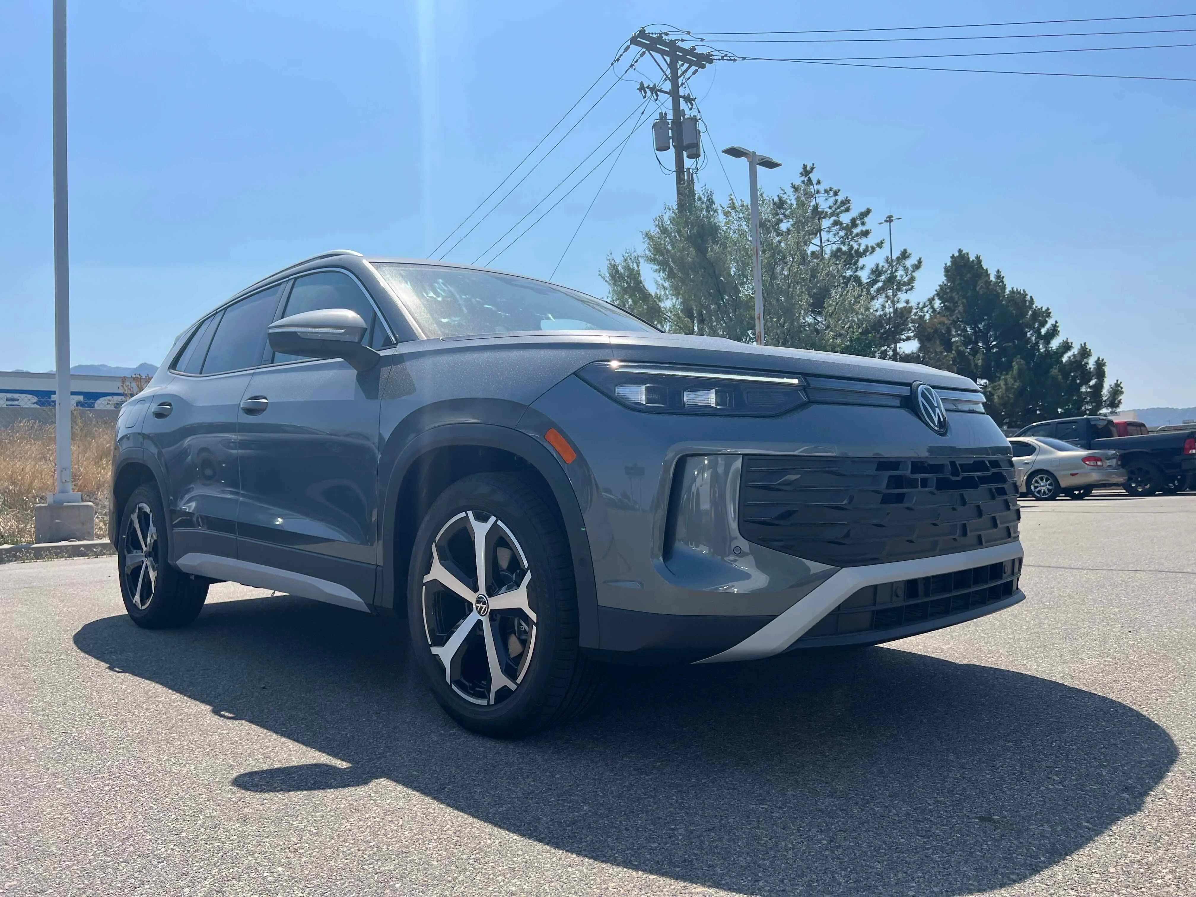 New 2025 Platinum Gray Volkswagen SE image 9