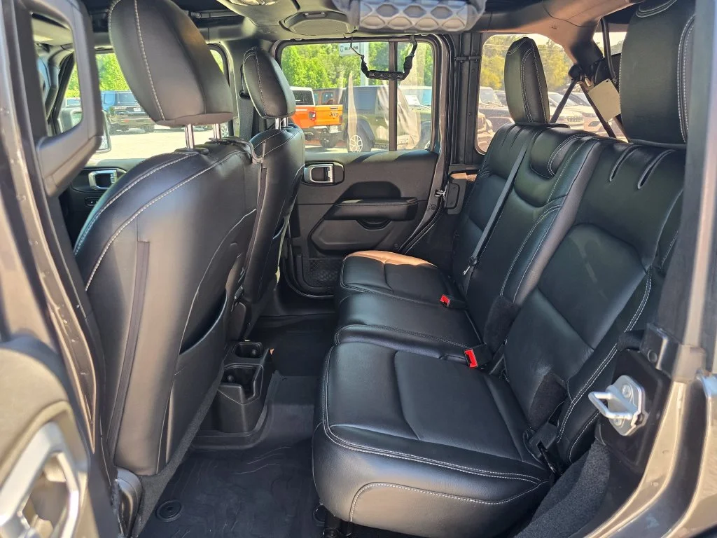 Used 2022 Gray Jeep Unlimited Sahara image 10