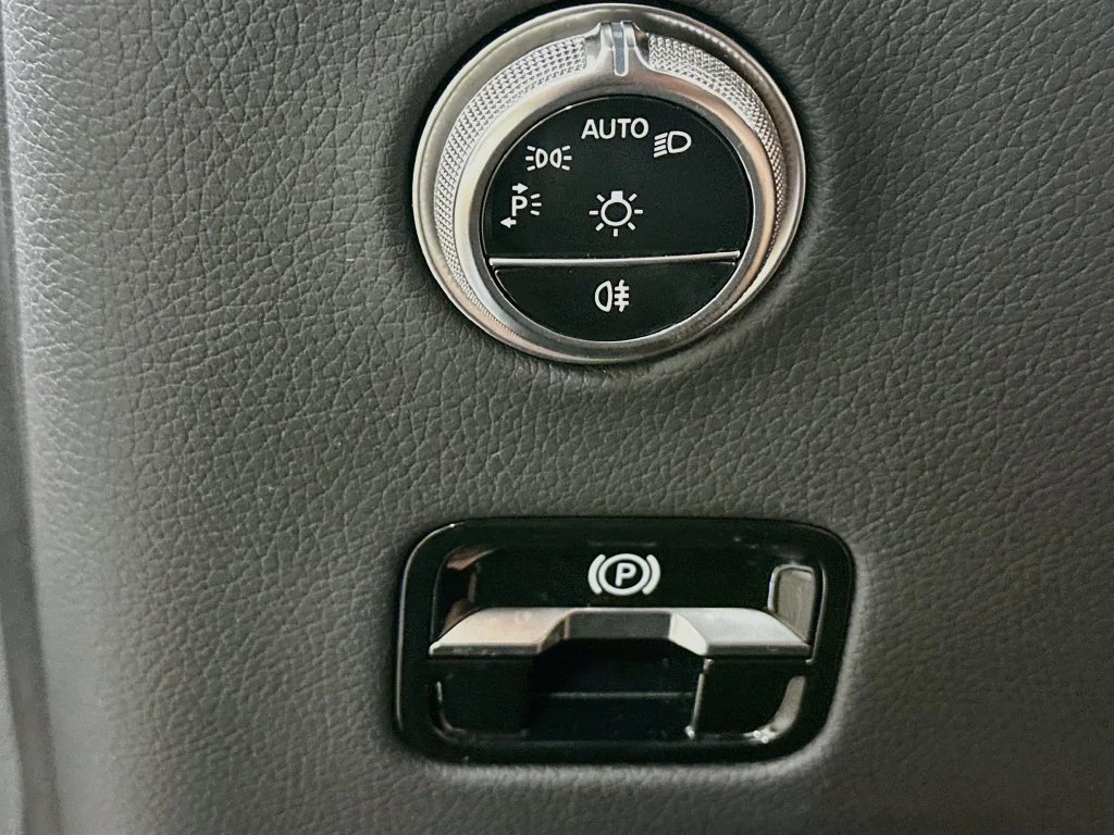 Certified Used 2026 Polar White Mercedes-Benz GLC 300 image 11