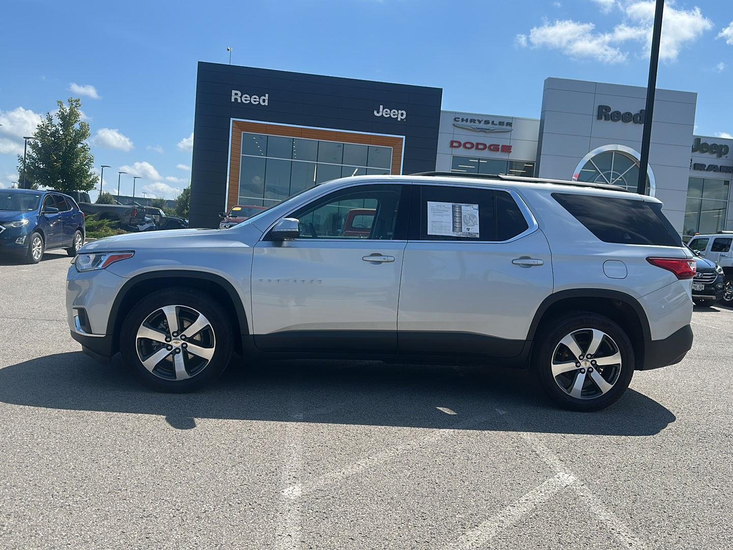Used 2021 Chevrolet Traverse 3LT with VIN 1GNEVHKW8MJ213292 for sale in Kansas City