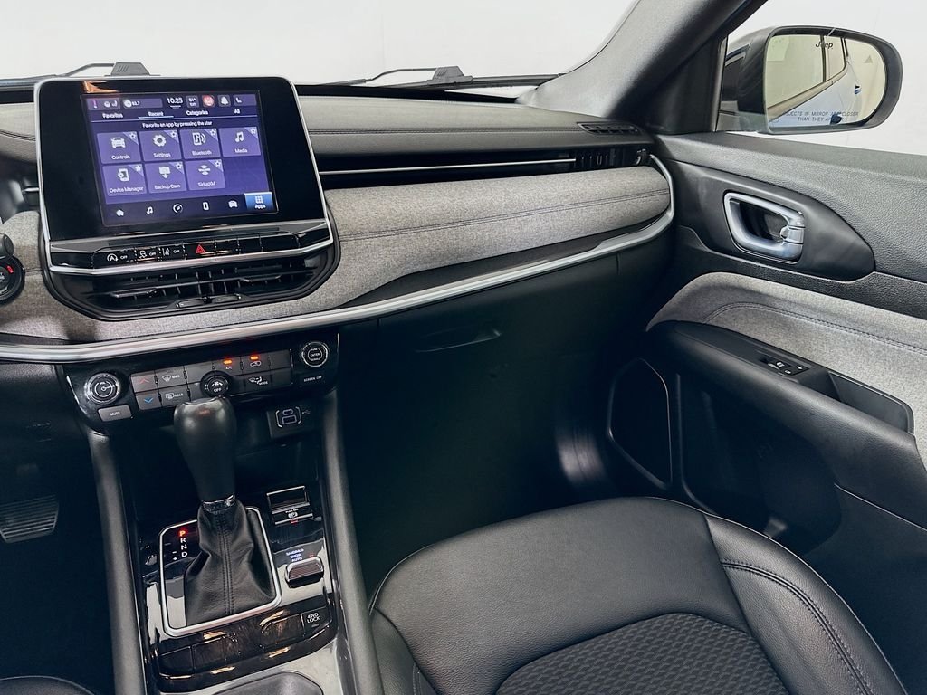 Used 2025 Blue Jeep Latitude image 22