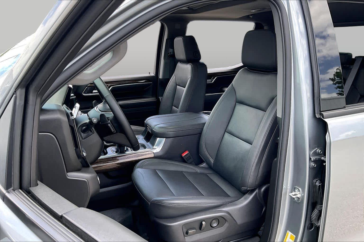 Used 2024 Sterling Metallic GMC Elevation image 8
