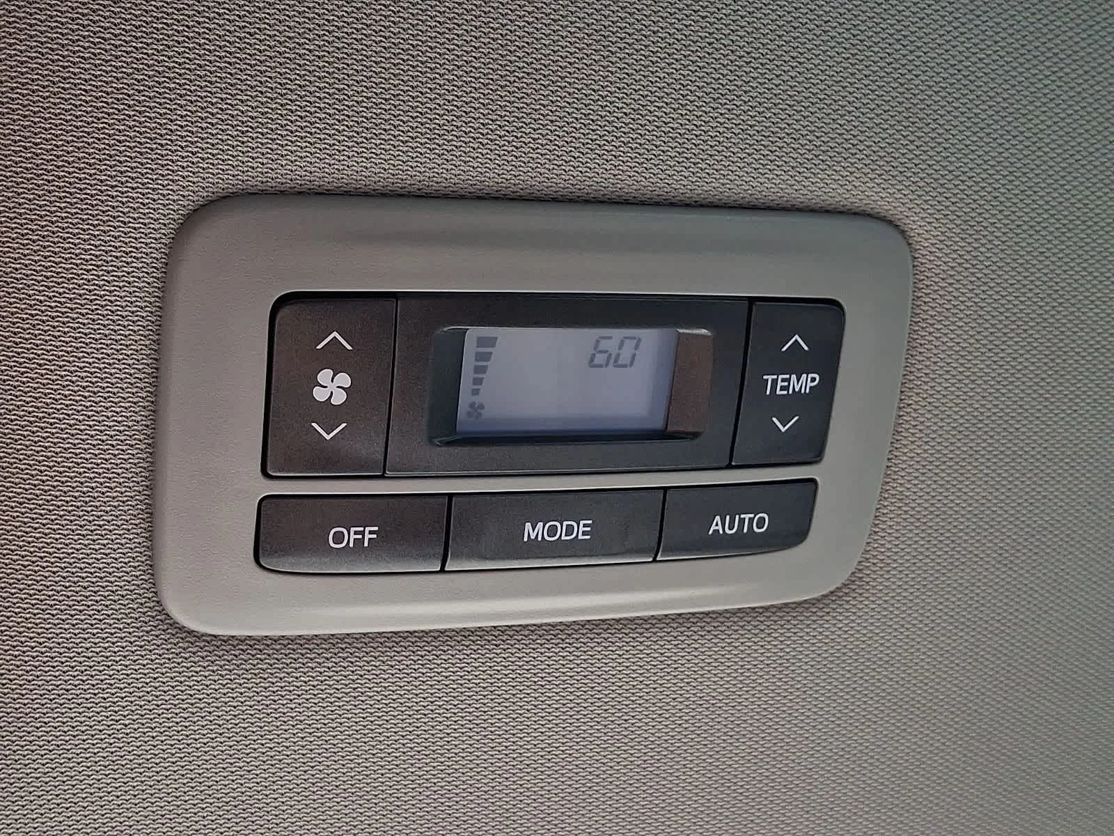 Used 2016 Predawn Gray Mica Toyota XLE Premium image 13