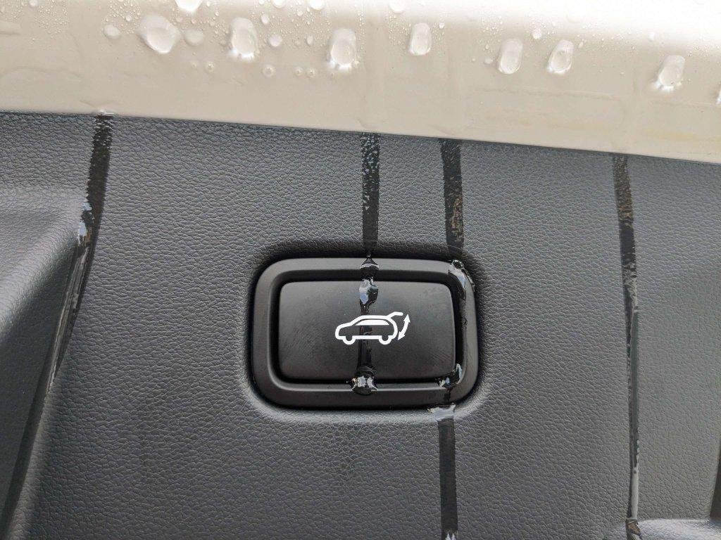 New 2026 White Hyundai SEL FWD image 13