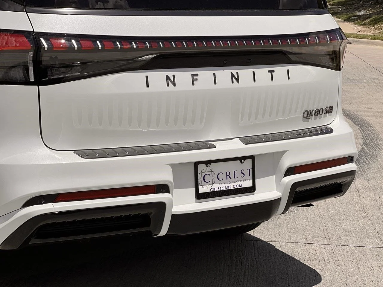 New 2027 2T RADIANT WHIT INFINITI Sport 4WD image 6