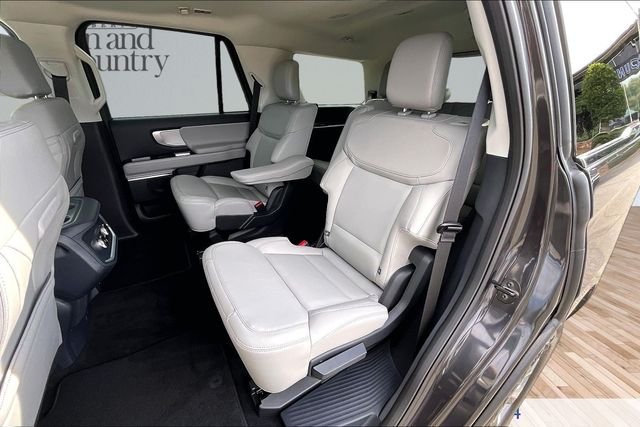 New 2027 Dark Matter Gray Metallic Ford Active image 10