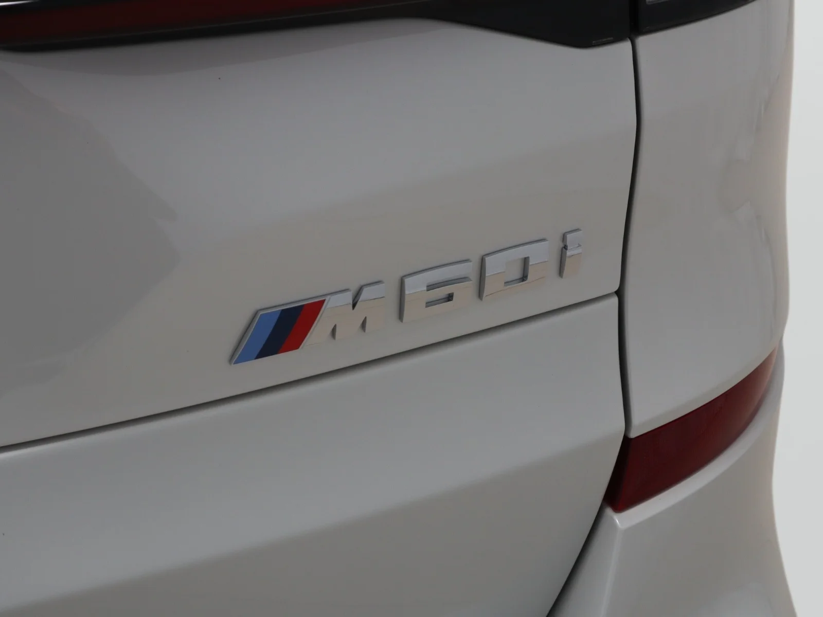 Used 2026 White BMW M60i Sports Activity Vehicle image 5