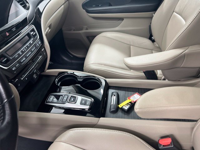 Used 2022 Red Honda Touring image 15