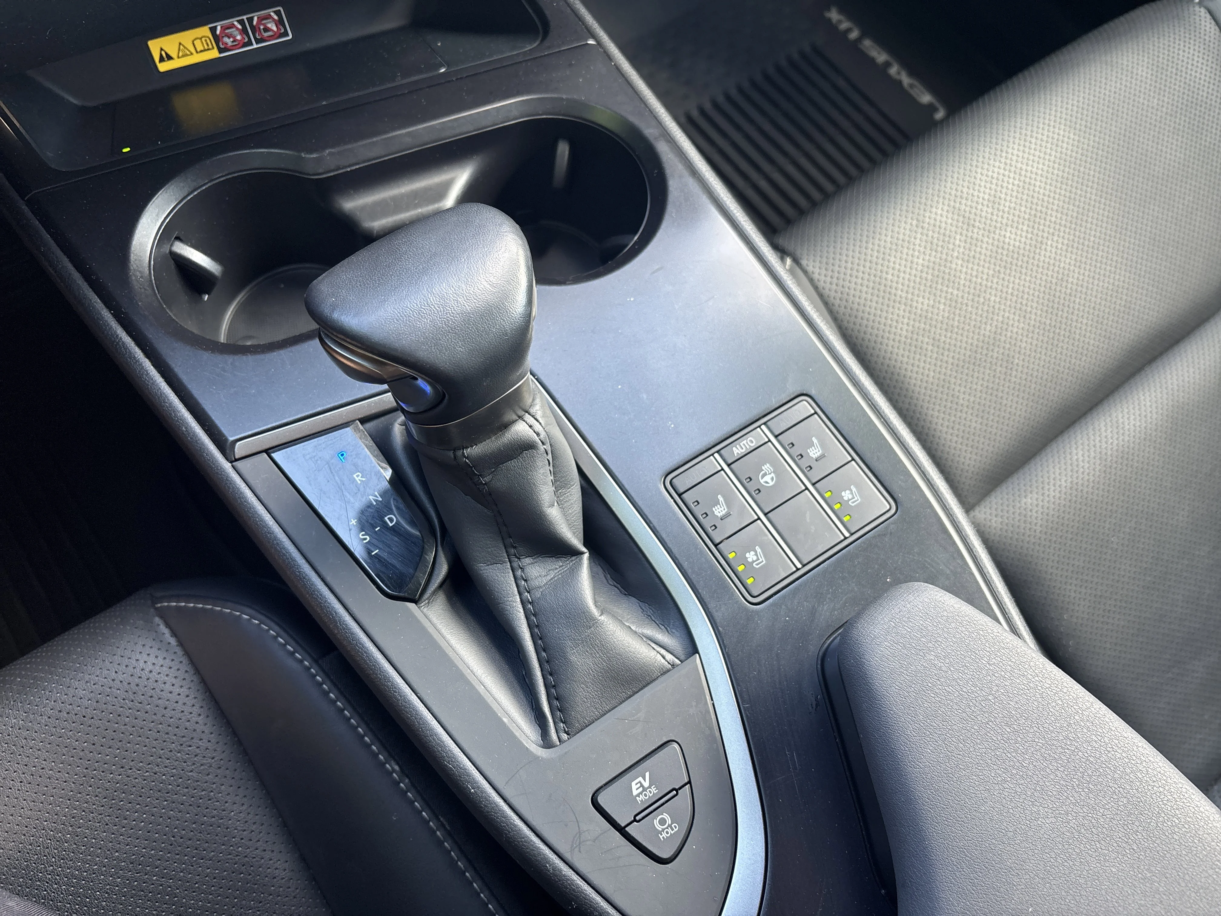 Used 2024 Iridium Lexus UX 250h Premium image 26