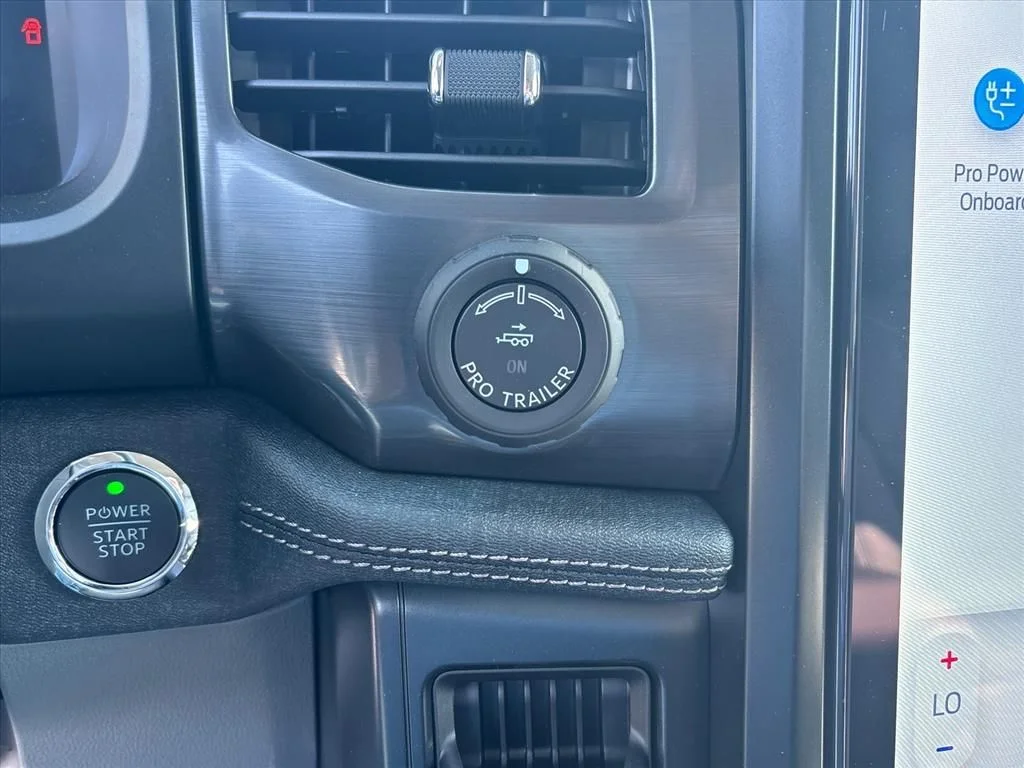 2025 Ford F-150 Lightning Flash - Photo 35