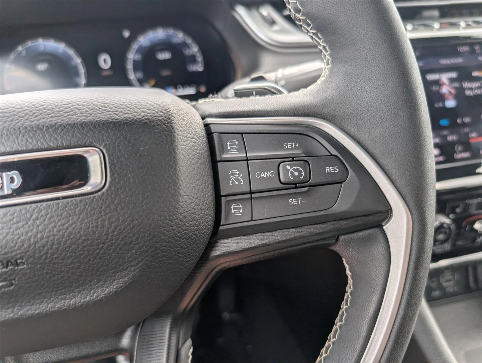 Used 2024 Diamond Black Crystal Pearlcoat Jeep Laredo image 23