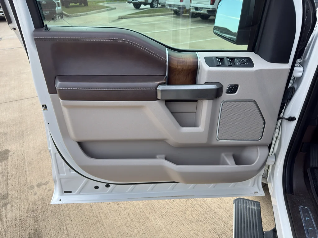 Used 2019 White Platinum Metallic Tri-Coat Ford Limited image 10