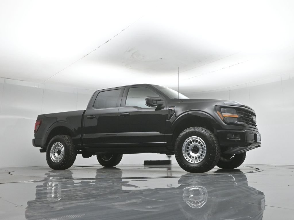 Used 2025 Black Ford XLT image 3