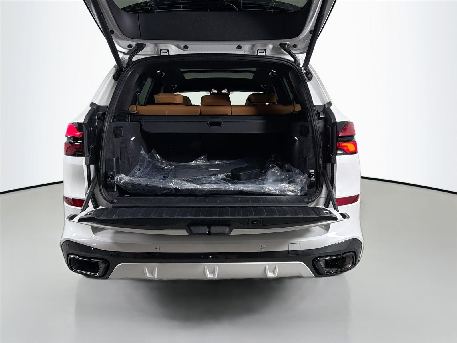 New 2026 Mineral White Metallic BMW xDrive40i image 28