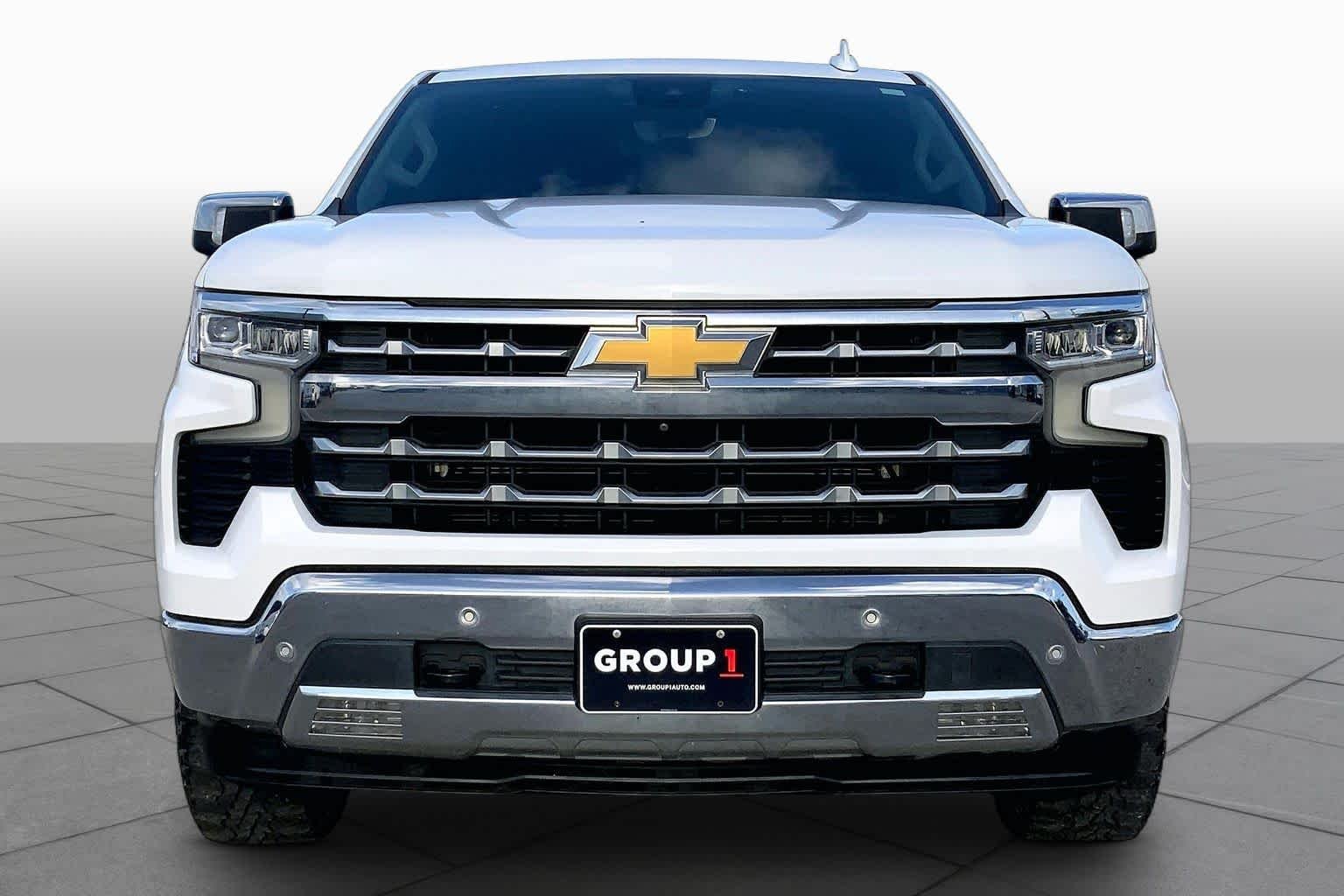 Used 2022 Summit White Chevrolet LTZ image 3