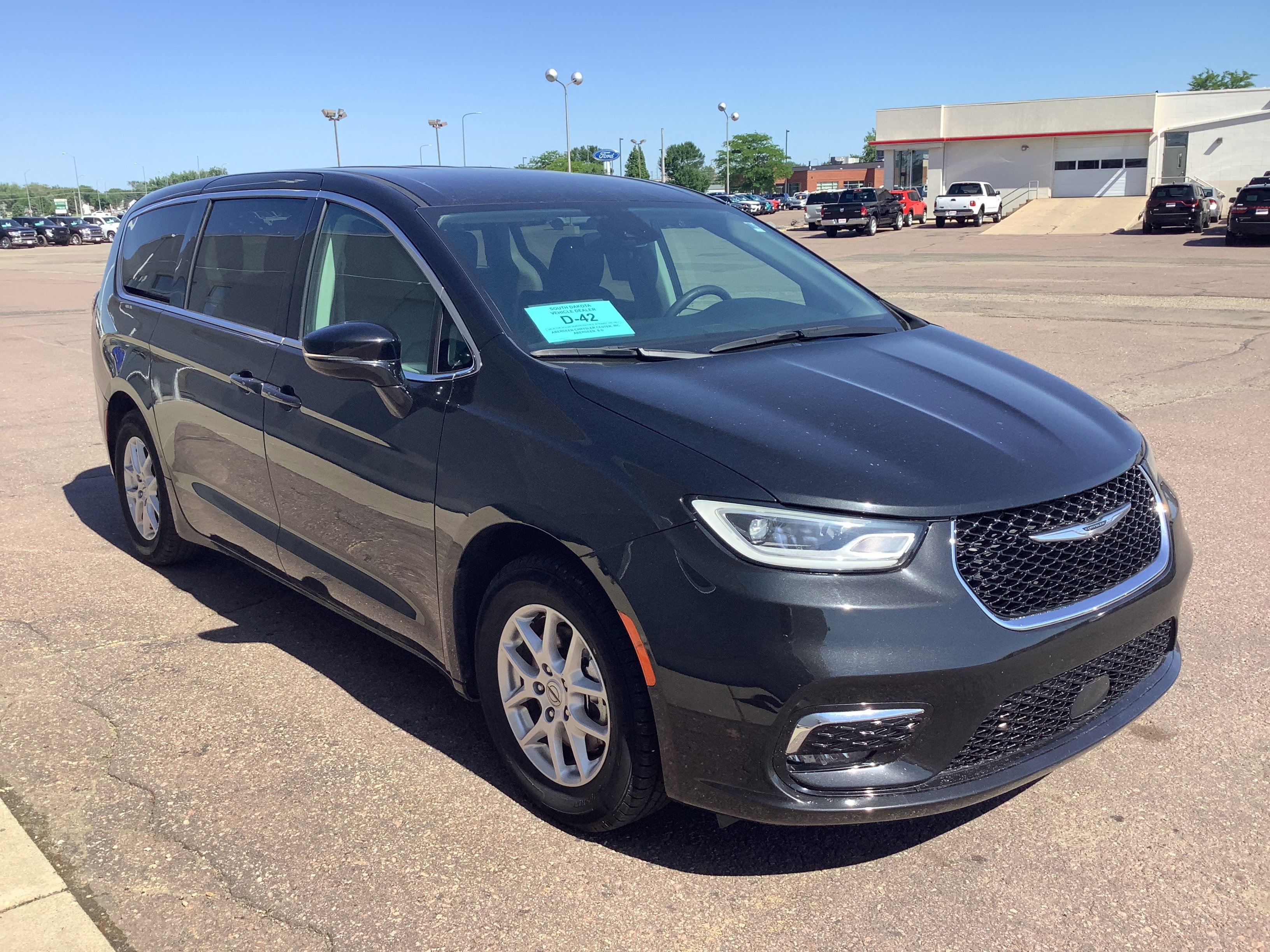 Used 2024 Black Chrysler Touring L image 4