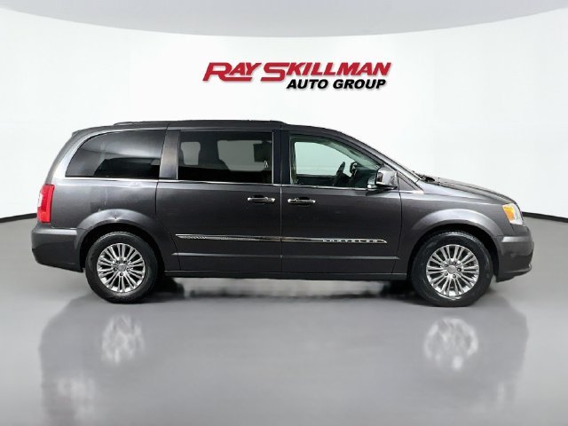 2015 Chrysler Town & Country Touring-L - Photo 8
