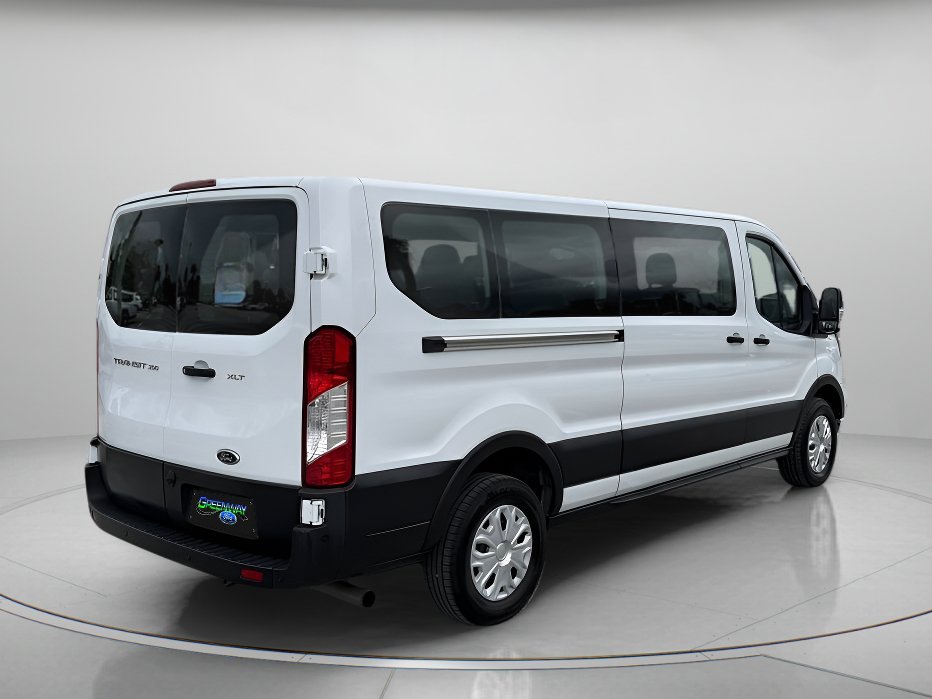 Used 2025 Oxford White Ford XLT image 3