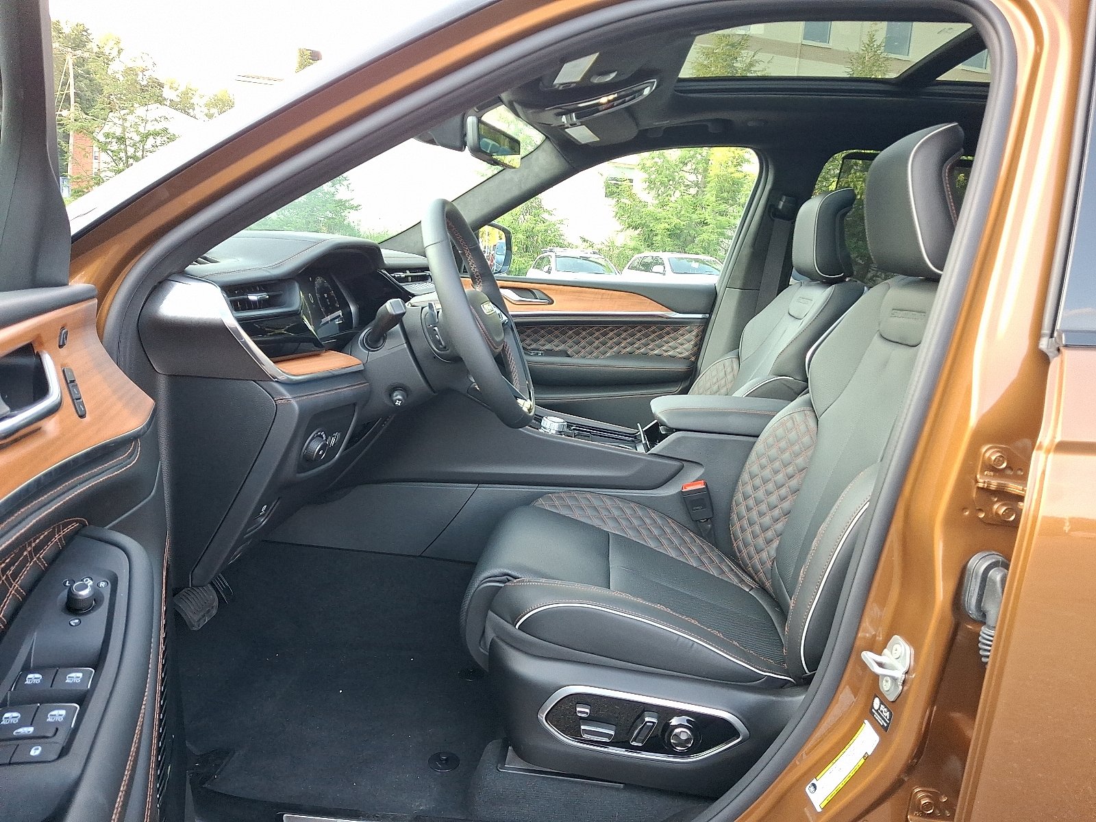 New 2026 Copper Shino Metallic Clear-Coat Exterior Paint Jeep Summit 4x4 image 9