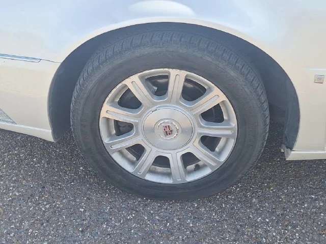Used 2009 White Cadillac Base image 15