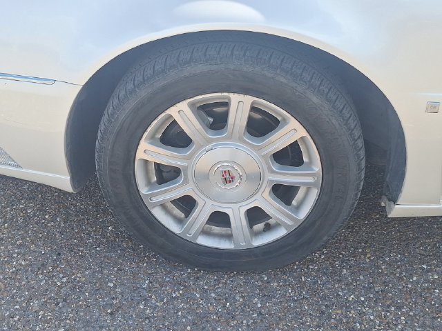 Used 2009 White Cadillac Base image 15