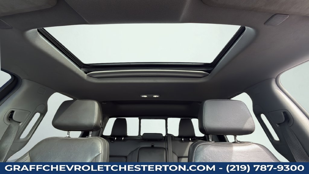 Used 2021 IRIDESCENT PEARL TRICOAT Chevrolet LTZ image 32