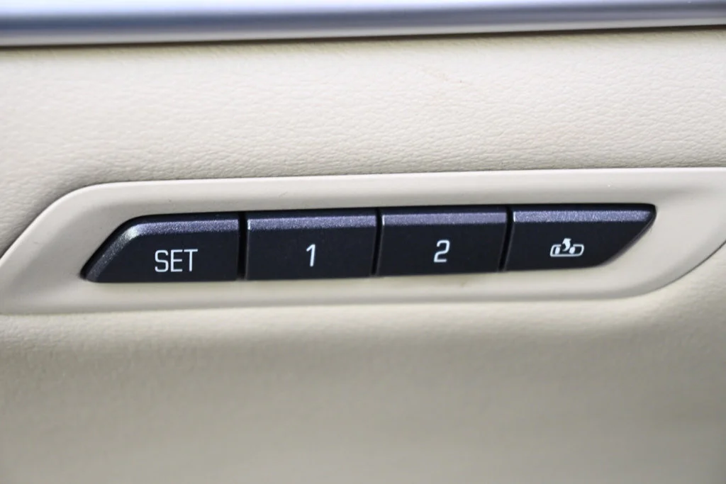 Used 2013 SILVER COAST METALLIC Cadillac Premium image 24