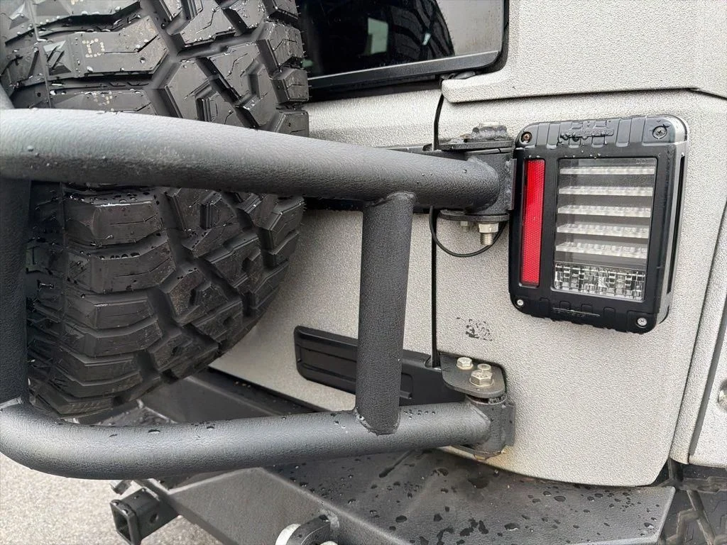Used 2015 Silver Jeep Unlimited Sport image 27